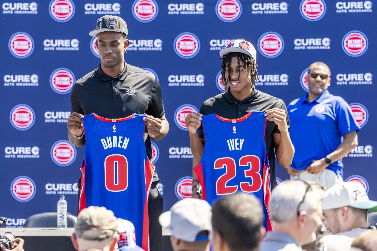 Momentum for Two Teams Slows on Phoenix Suns Center Deandre Ayton