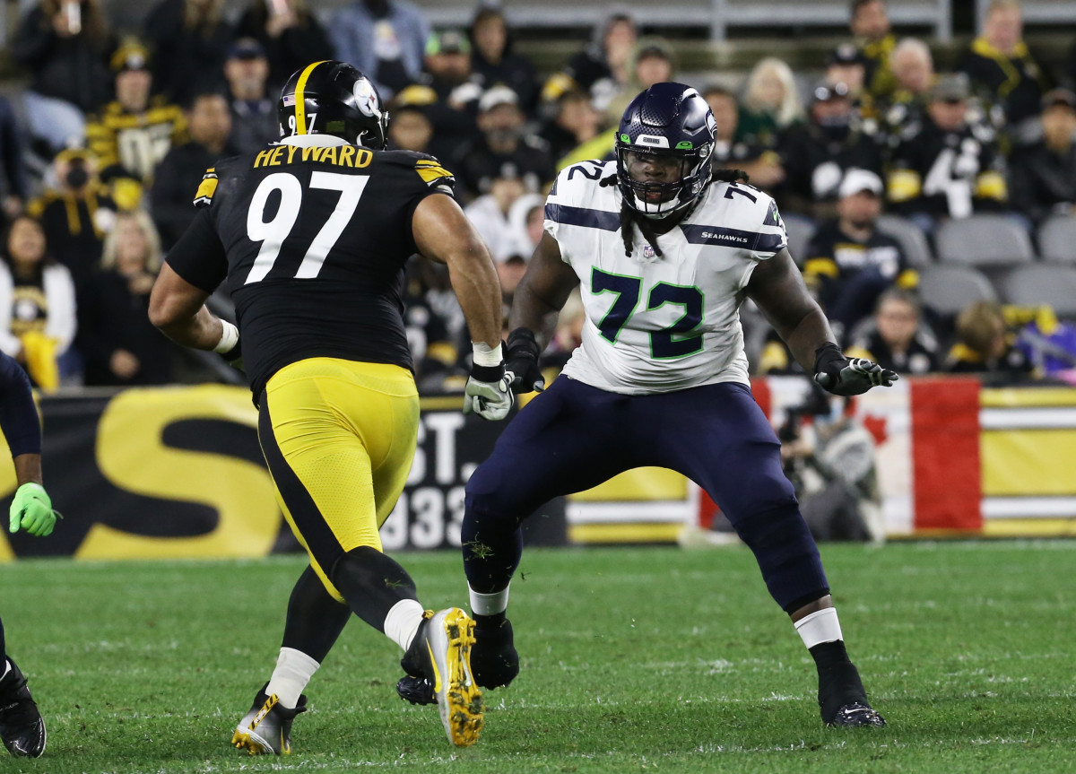 NFL: Seattle Seahawks at Pittsburgh Steelers Oct 17, 2021; Pittsburgh, Pennsylvania, USA; Seattle Seahawks offensive tackle Brandon Shell (72) prepares to block at the line of scrimmage against Pittsburgh Steelers defensive end Cameron Heyward (97) during the second quarter at Heinz Field.