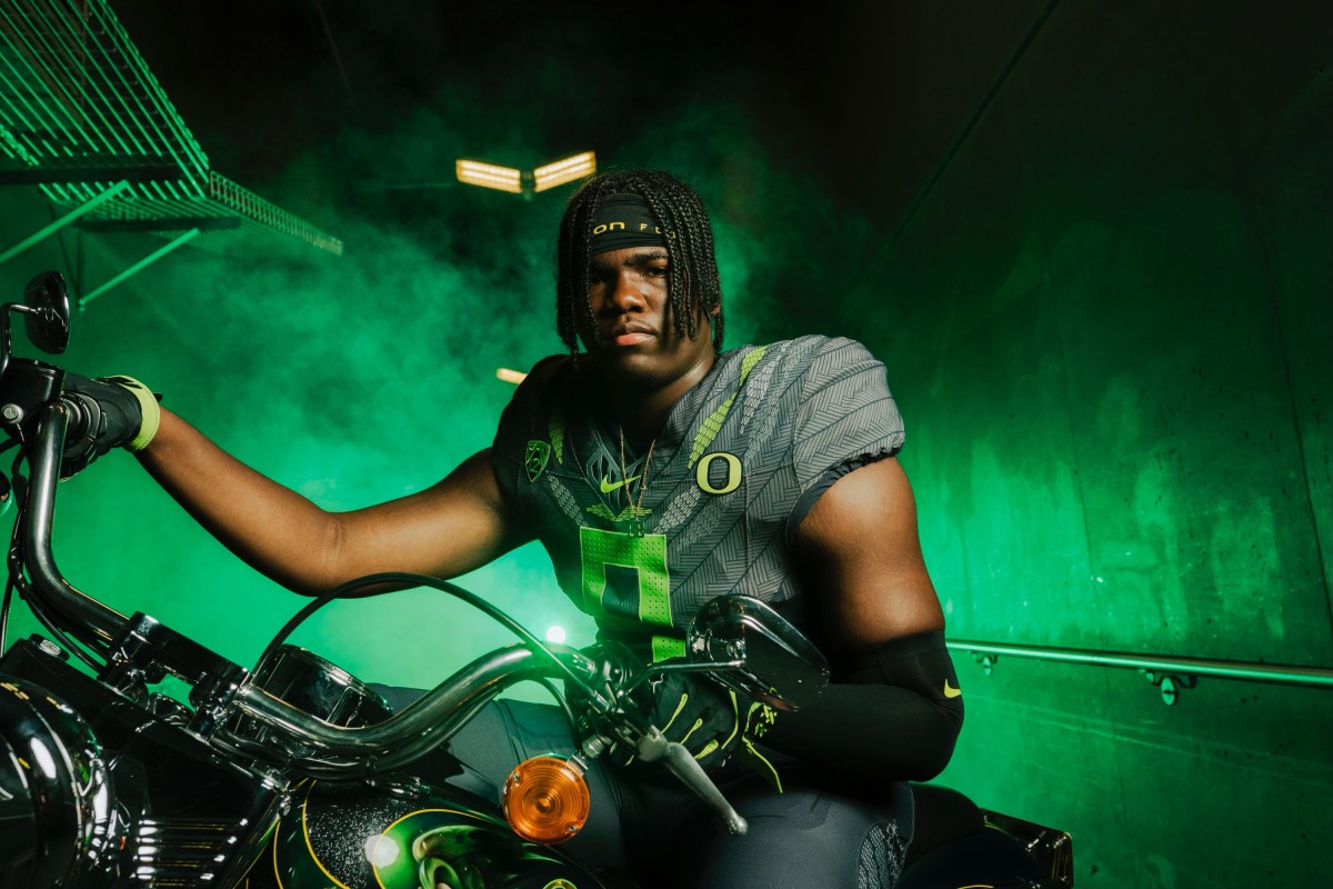 Oregon defensive line commit Terrance Green during a trip to Eugene.