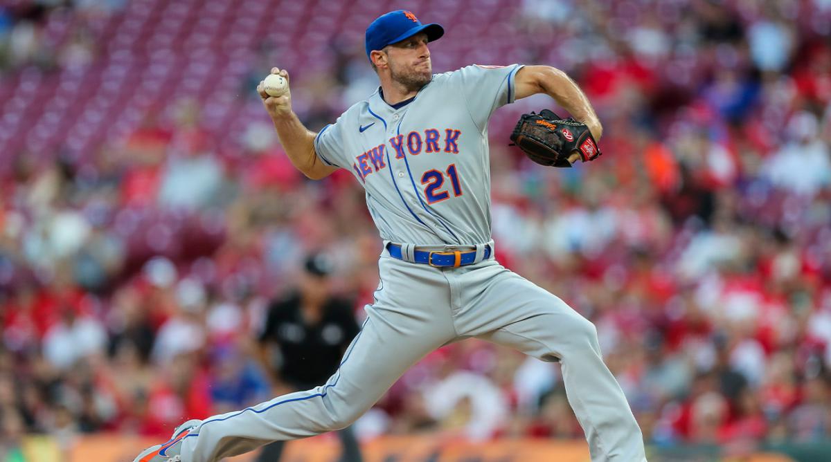 Jul 5, 2022; Cincinnati, Ohio, USA; New York Mets starting pitcher Max Scherzer (21) pitches during the second inning against the Cincinnati Reds at Great American Ball Park.