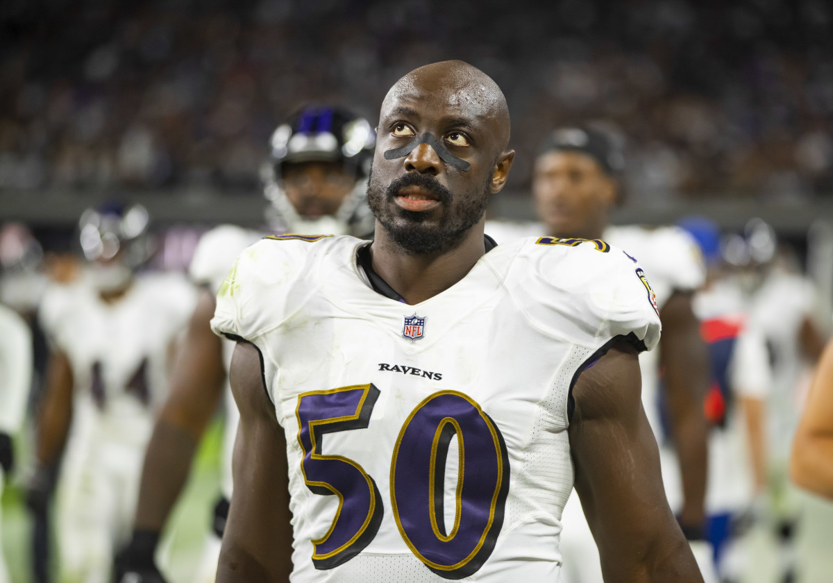 JUST IN Former Football Player Justin Houston ReSigns with