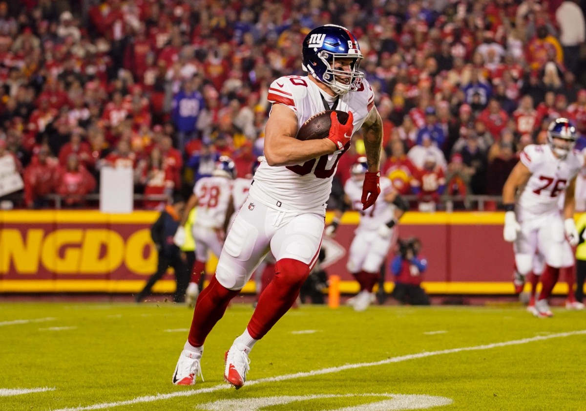 Former New York Giants tight end Kyle Rudolph (80) runs after a catch against the Kansas City Chiefs. Mandatory Credit: Jay Biggerstaff-USA TODAY