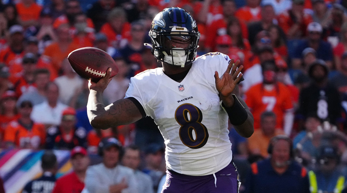 Lamar Jackson winds up to pass against the Broncos in 2021