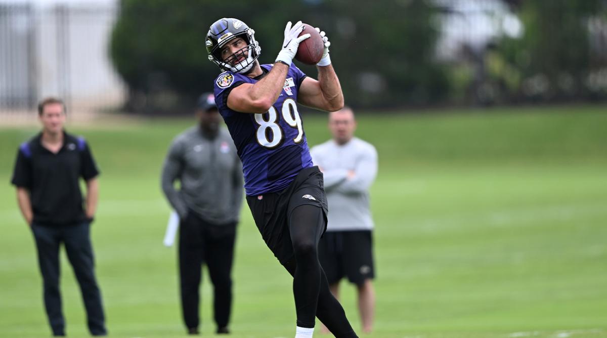 Baltimore Ravens tight end Mark Andrews takes part in drills at the NFL football team’s practice facility, Tuesday, June 14, 2022, in Owings Mills, Md.