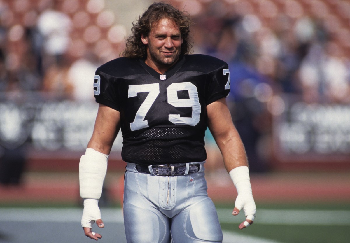 DT Bob Golic fit right in with the Los Angeles Raiders - Sports