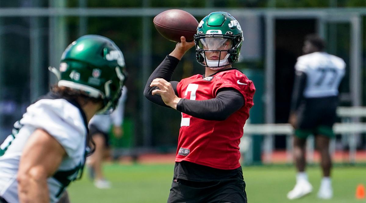 New York Jets quarterback Zach Wilson takes part in drills at the NFL football team’s practice facility, Tuesday, June 14, 2022, in Florham Park, N.J.