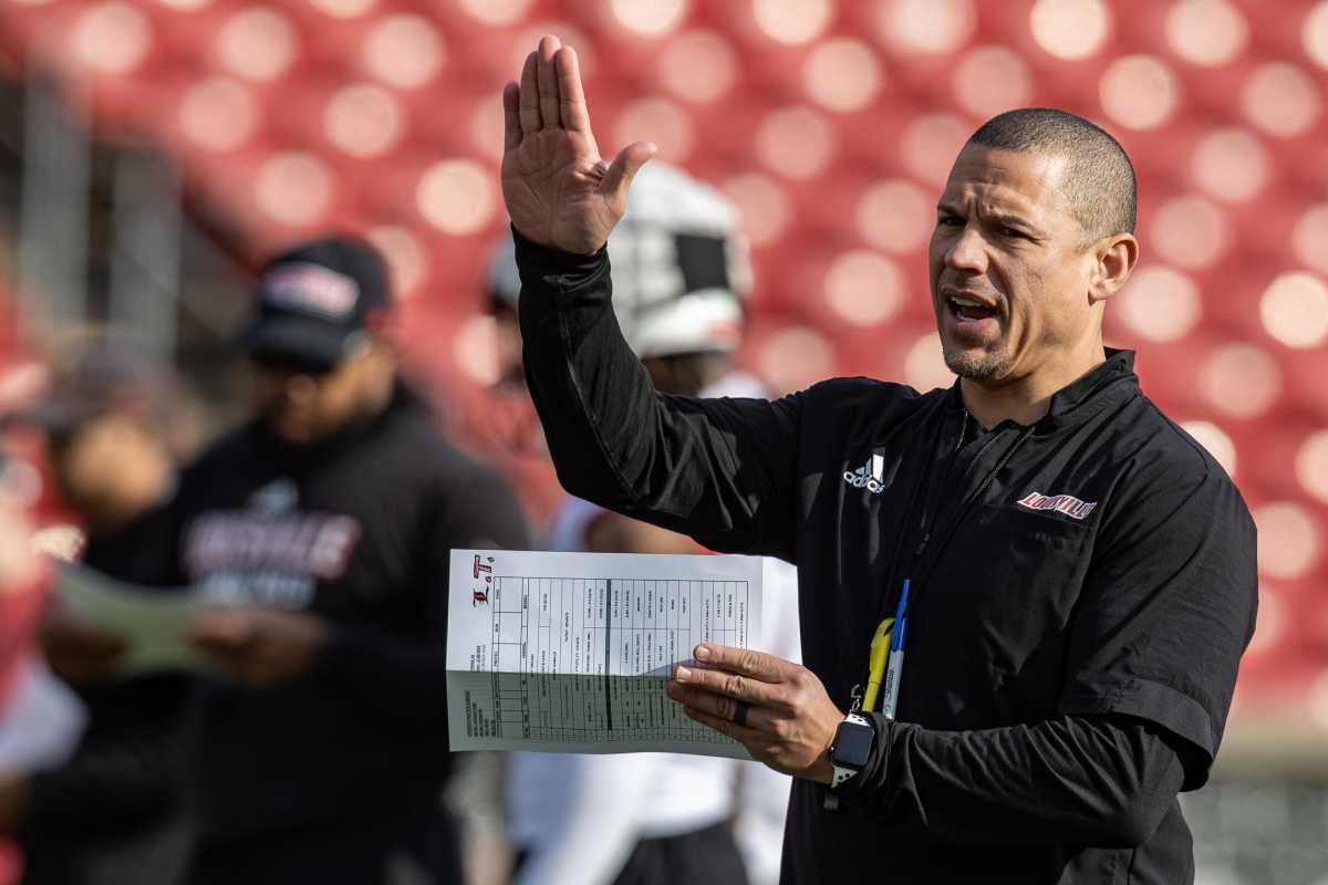 U of L's new offensive coordinator, Lance Taylor, right, calls out plays during U of L's first spring football practice of 2022 on Monday afternoon.