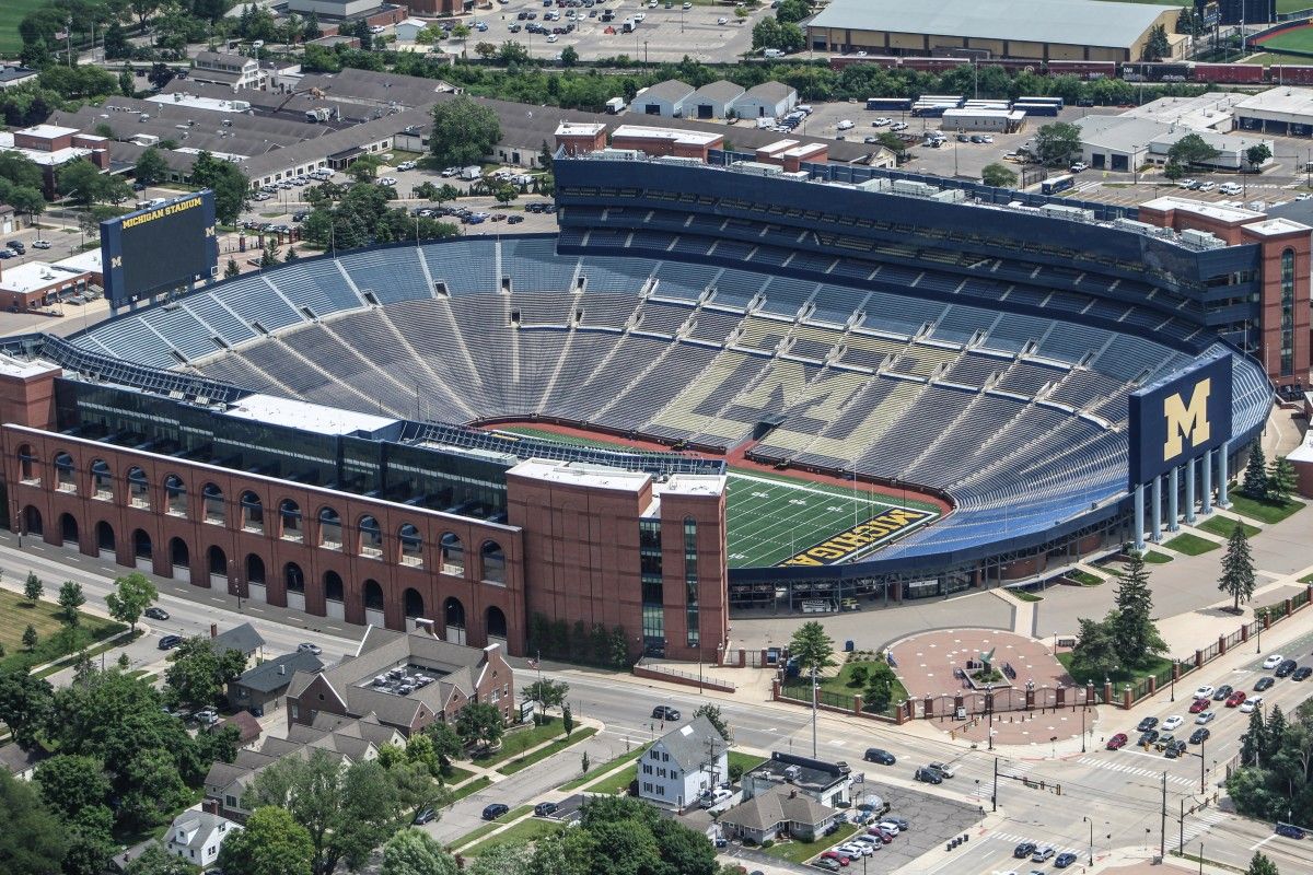 Famed Michigan Tunnel Named After Legendary Coach Lloyd Carr Sports 