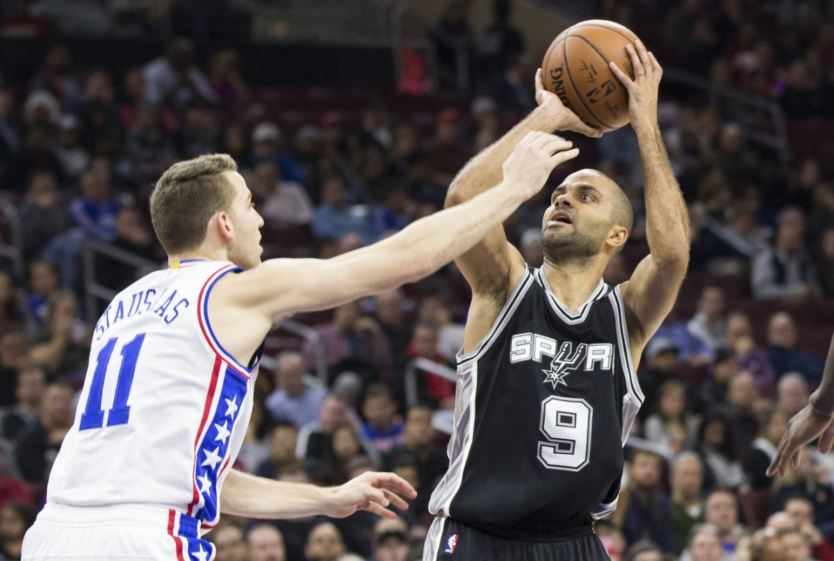 A French TV show traveled to San Antonio to check out Spurs' Tony