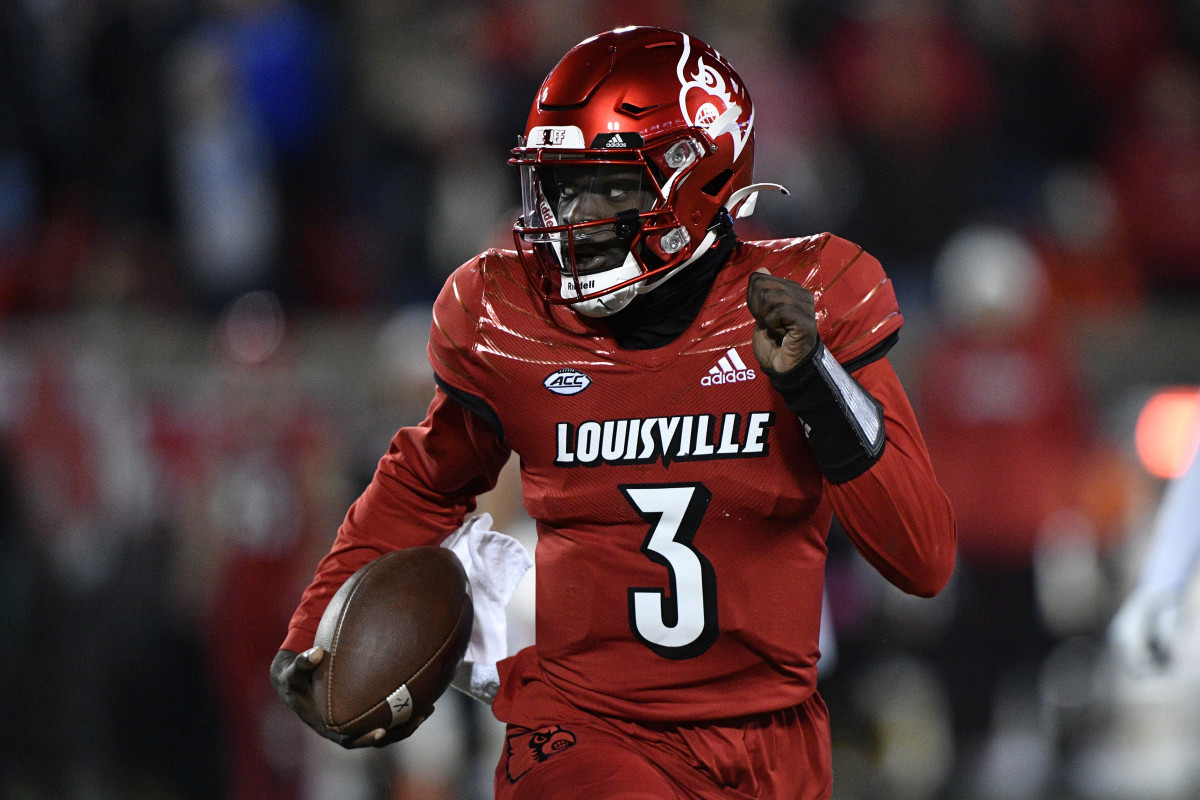 Louisville Cardinals quarterback Malik Cunningham (3) runs the ball against the Kentucky Wildcats during the second quarter at Cardinal Stadium. Kentucky won 52-21.