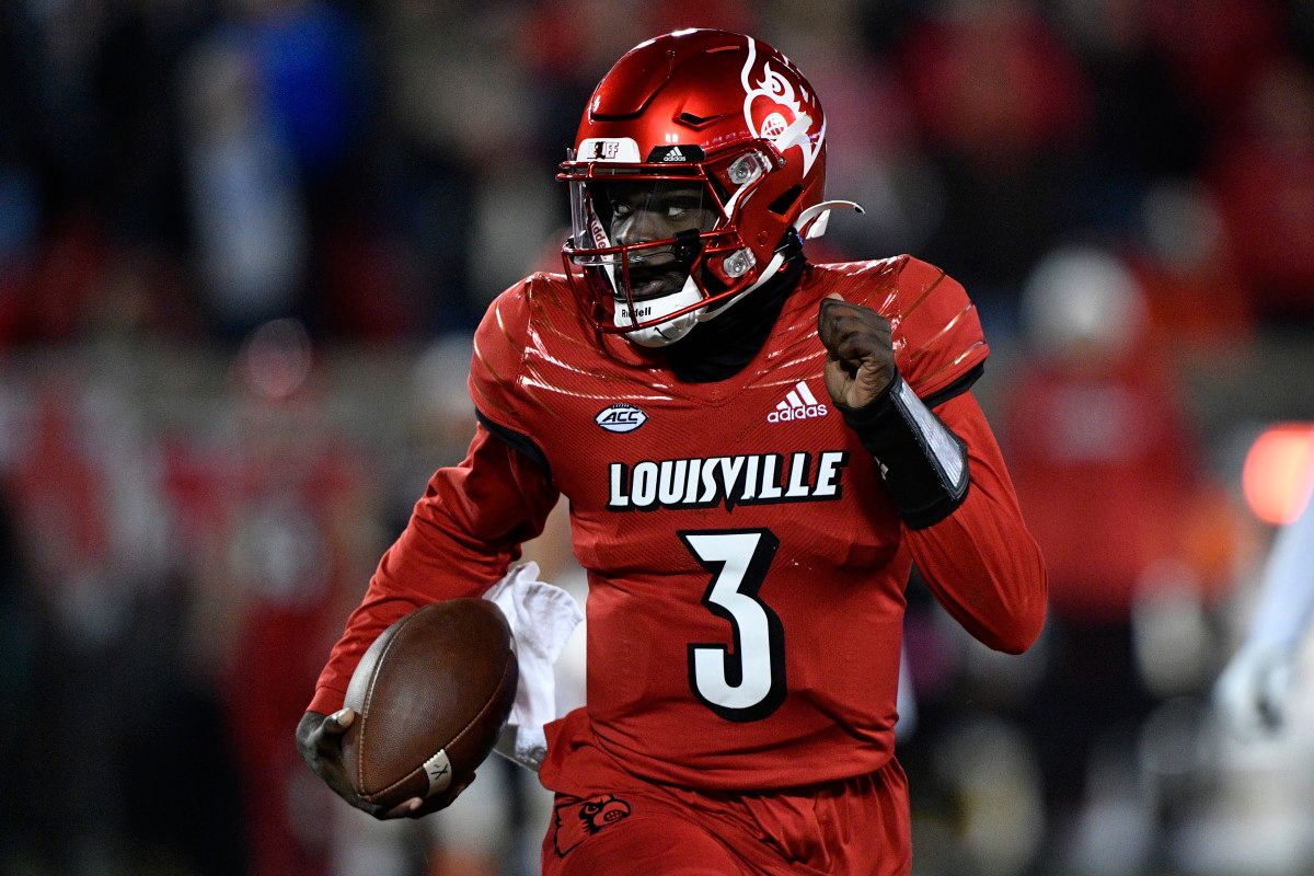 Louisville Cardinals quarterback Malik Cunningham (3) runs the ball against the Kentucky Wildcats during the second quarter at Cardinal Stadium. Kentucky won 52-21.