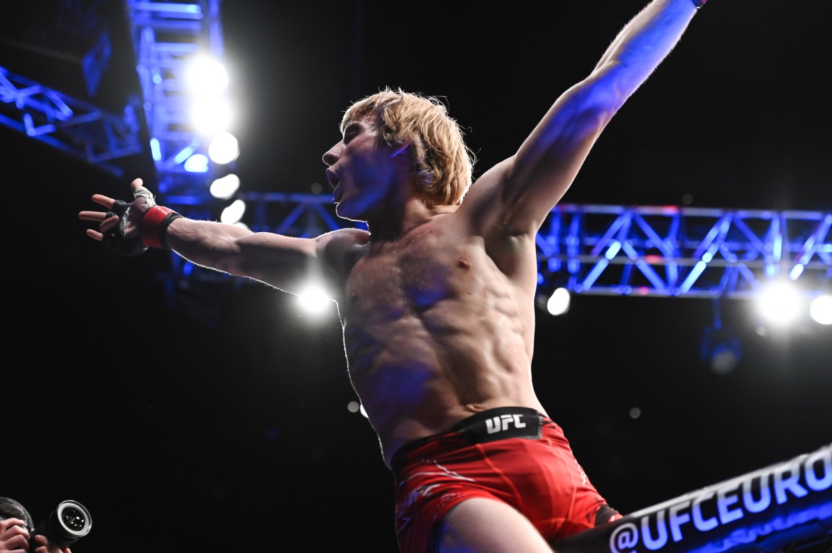 Paddy Pimblett (red gloves) defeats Kazula Vargas (blue gloves) during UFC Fight Night at O2 Arena.