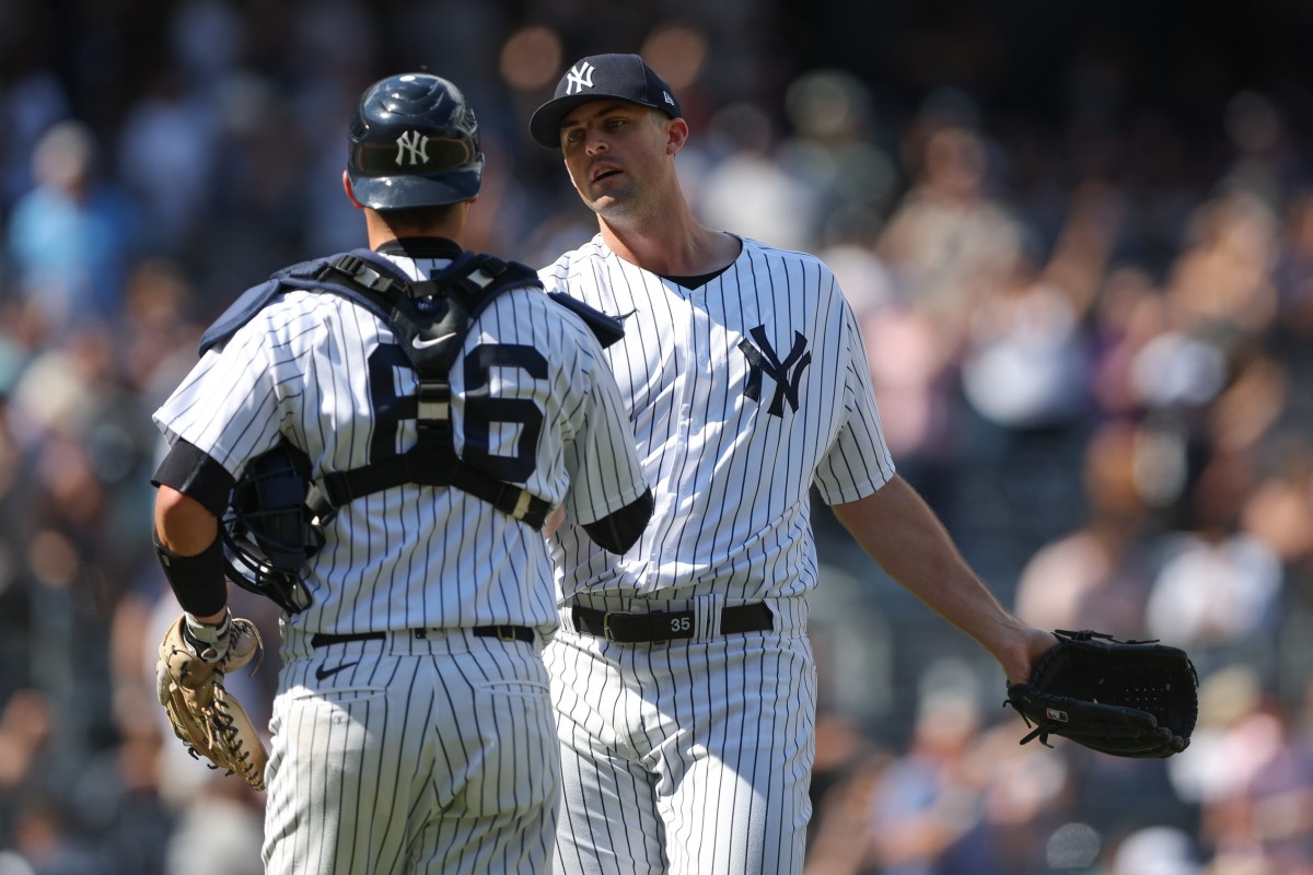 New York Yankees relief pitcher Clay Holmes (35) celebrates with catcher Kyle Higashioka (66) after the game against the Oakland Athletics at Yankee Stadium. (Vincent Carchietta-USA TODAY Sports)