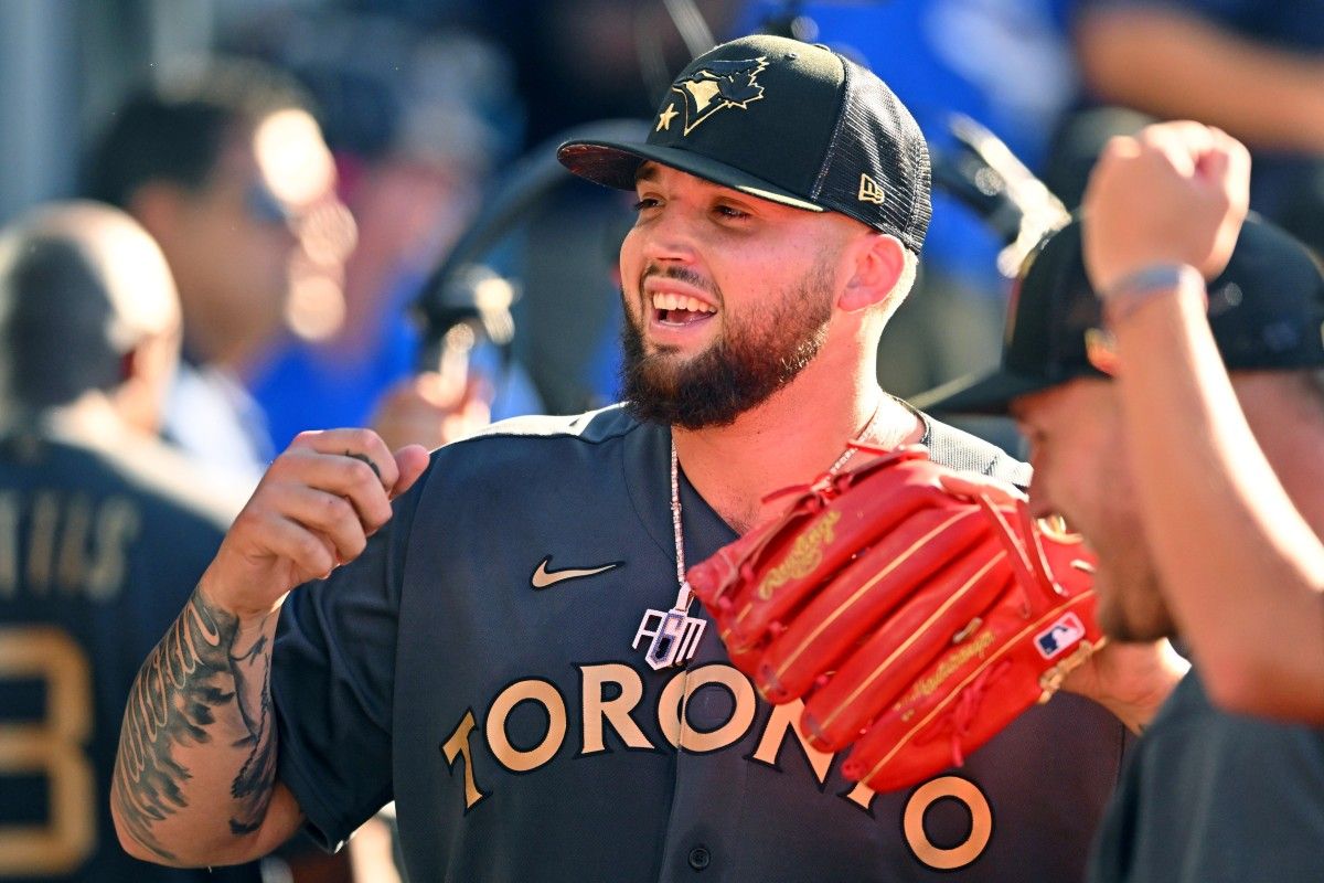 American League pitcher Alek Manoah (6) of the Toronto Blue Jays is congratulated after his third strike out against the National League to end the second inning of the 2022 MLB All Star Game at Dodger Stadium. (Jayne Kamin-Oncea-USA TODAY Sports)
