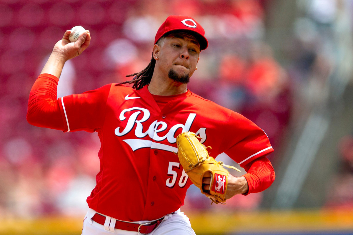 Cincinnati Reds starting pitcher Luis Castillo (58) pitches in the fourth inning of the MLB game between the Cincinnati Reds and the Washington Nationals in Cincinnati at Great American Ball Park on Sunday, June 5, 2022.