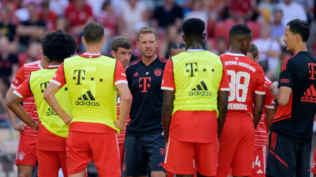 Bayern Munich manager Julian Nagelsmann runs training