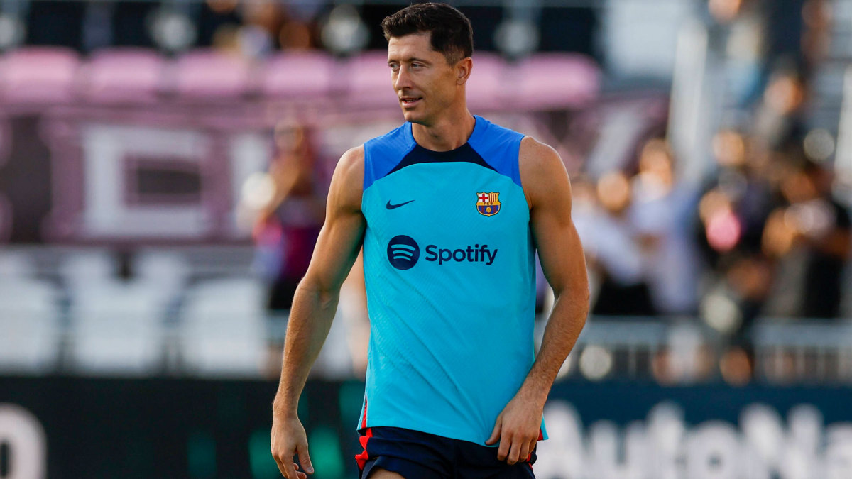 Robert Lewandowski is now a Barcelona striker