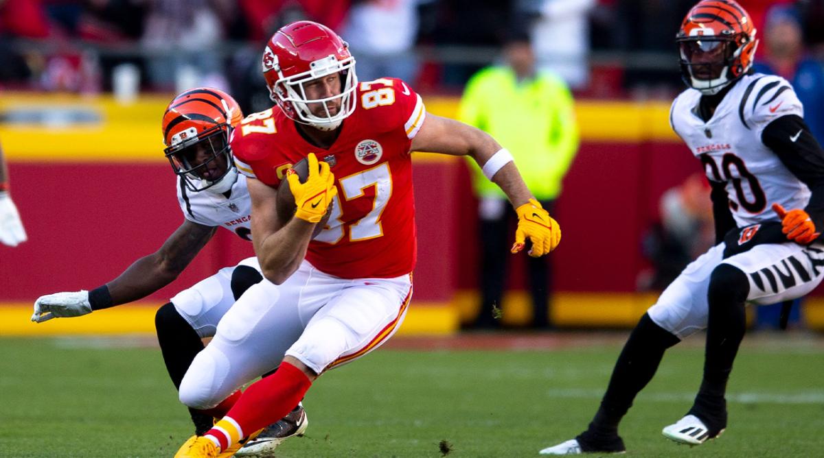 Kansas City Chiefs tight end Travis Kelce (87) catches a pass as Cincinnati Bengals cornerback Mike Hilton (21) defends in the second quarter during the AFC championship NFL football game, Sunday, Jan. 30, 2022, at GEHA Field at Arrowhead Stadium in Kansas City, Mo.