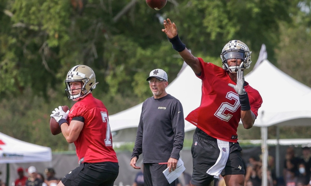 Saints offensive coordinator Pete Carmichael oversees the quarterbacks during a 2021 training camp practice. Credit: USA TODAY 