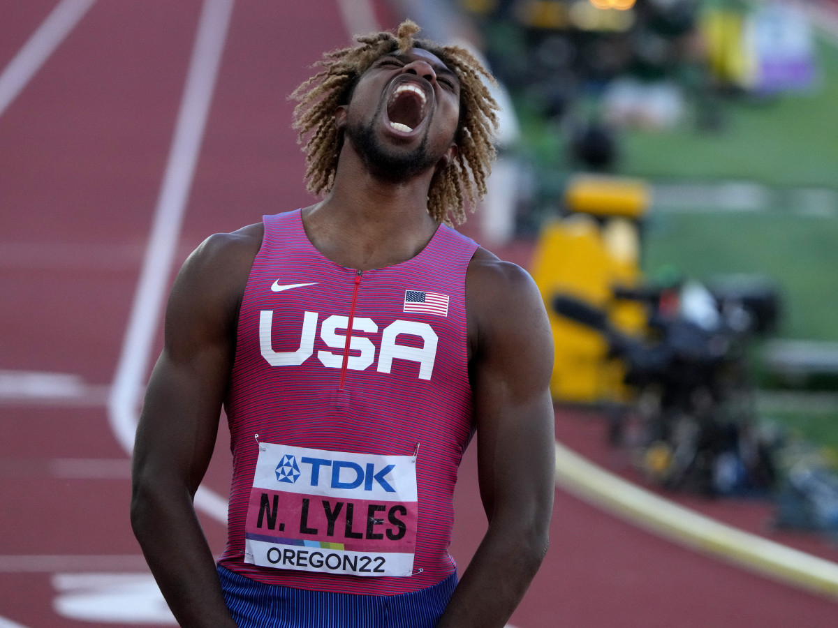Noah Lyles celebrates after winning the men’s 200m at the 2022 world championships.