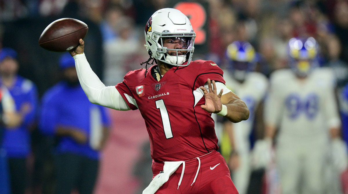 Kyler Murray throws a pass against the Rams