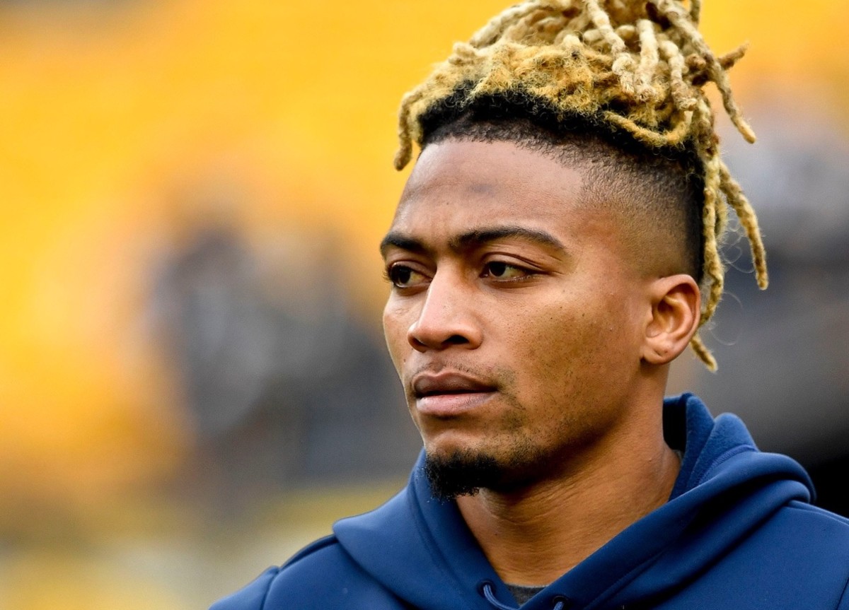 Tennessee Titans cornerback Buster Skrine (38) warms up before facing the Steelers at Heinz Field Sunday, Dec. 19, 2021 in Pittsburgh, Pa.