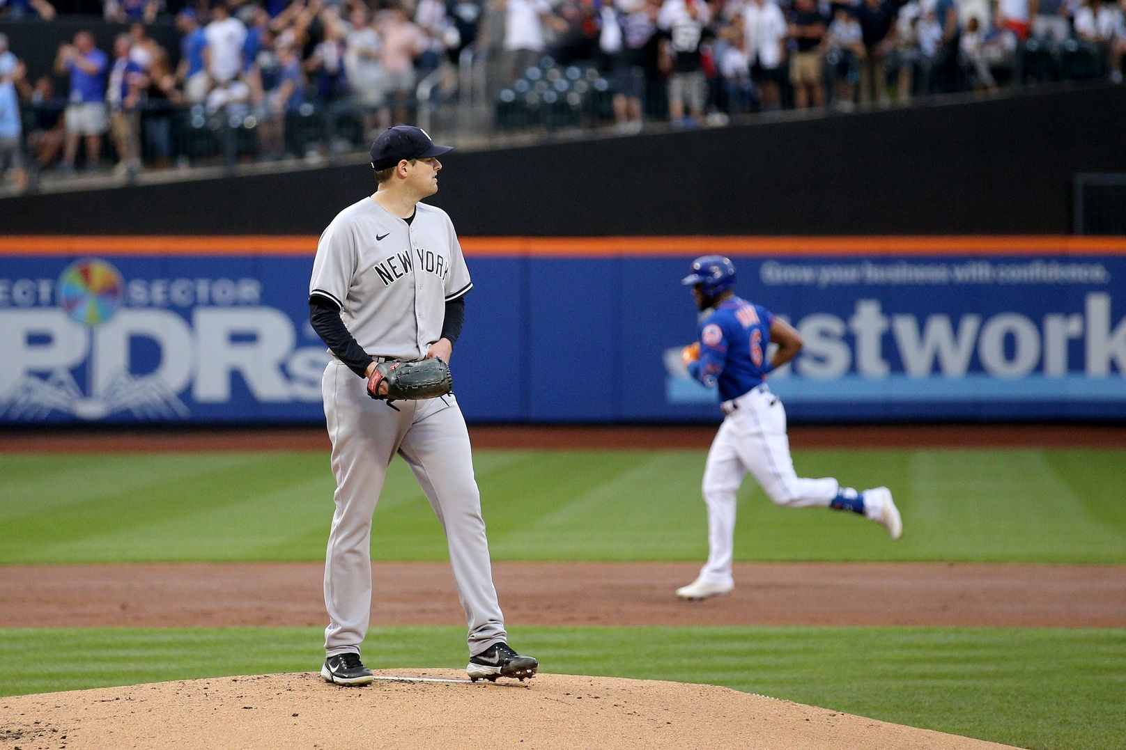 Loss to New York Mets Is Reminder That New York Yankees Must Upgrade Starting Rotation - Sports Illustrated NY Yankees News, Analysis and More - Vimarsana News