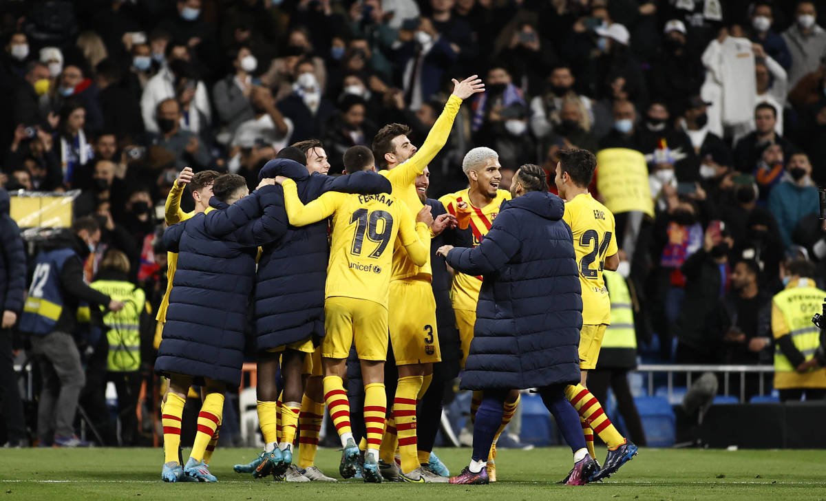 Barcelona's players celebrate beating Real Madrid 4-0 in March 2022's Clasico at the Bernabeu