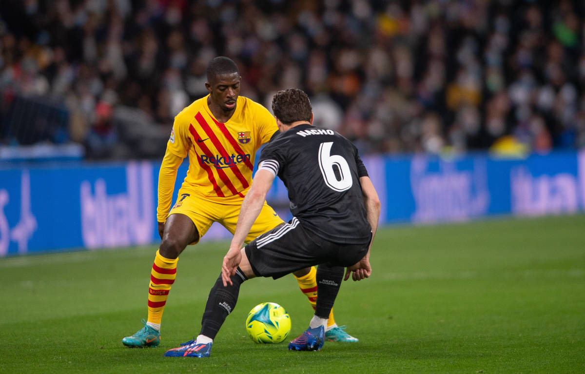 Ousmane Dembele runs at Nacho during Real Madrid vs Barcelona in March 2022