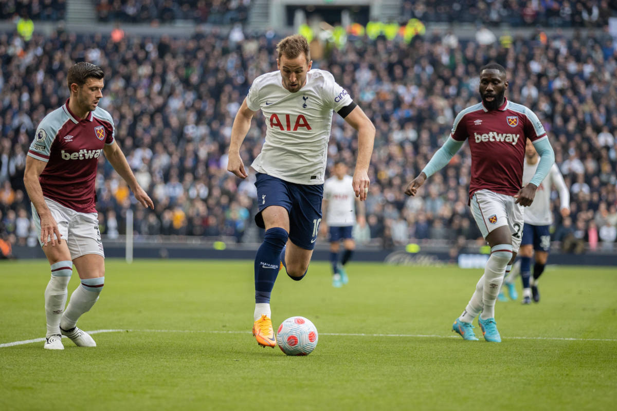 Harry Kane (center) provided two official assists as Tottenham beat West Ham 3-1 in the Premier League in March 2022