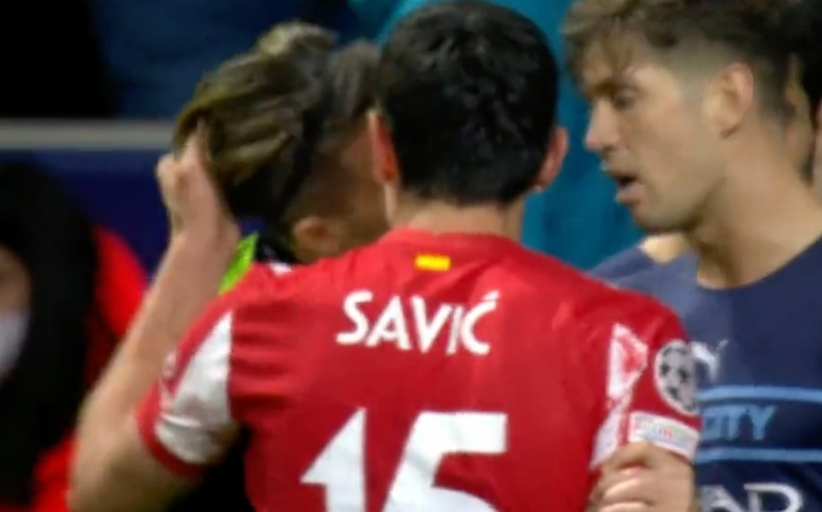 Stefan Savic pulls Jack Grealish hair before police stop fight Futbol on FanNation