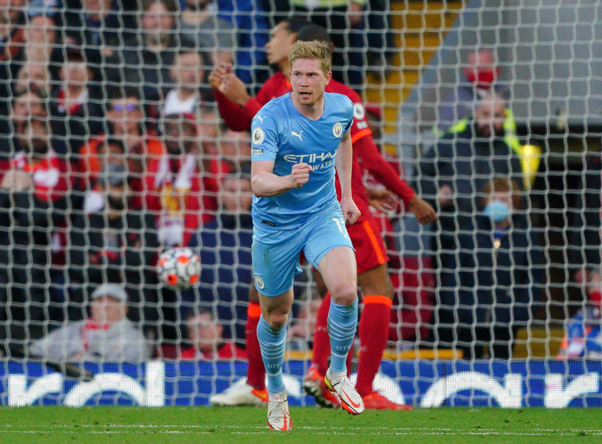 Kevin De Bruyne celebrates scoring for Man City against Liverpool in October 2021