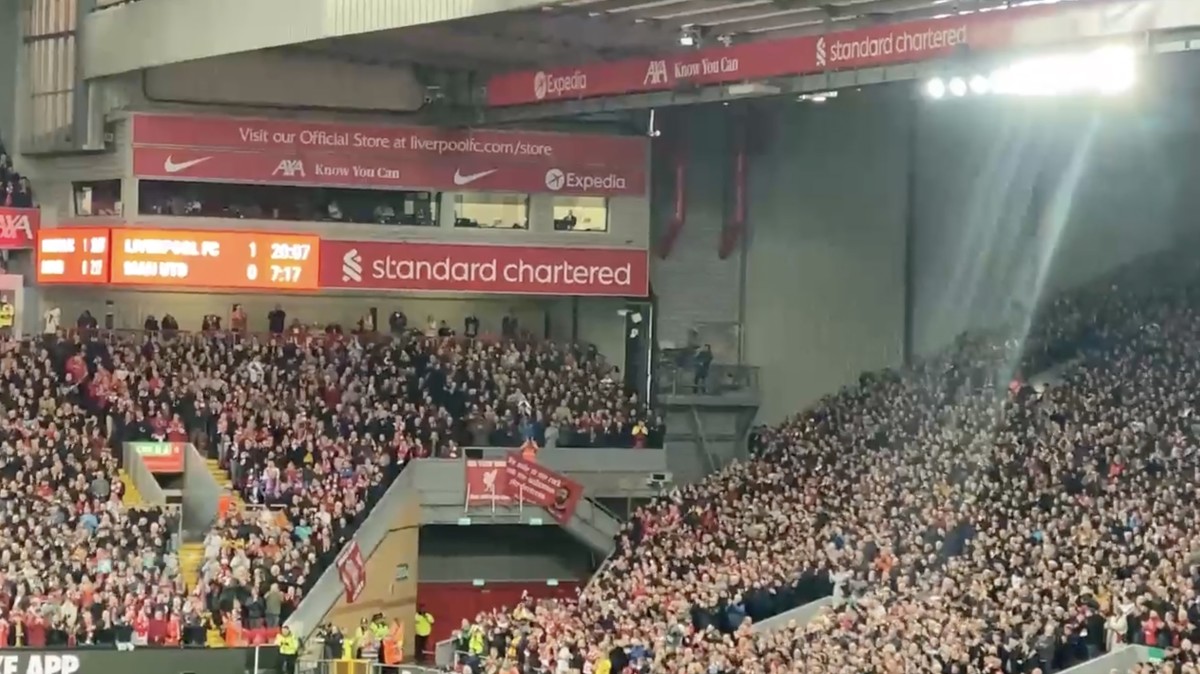 Liverpool and Man United fans perform a minute's applause for Cristiano Ronaldo at Anfield in April 2022