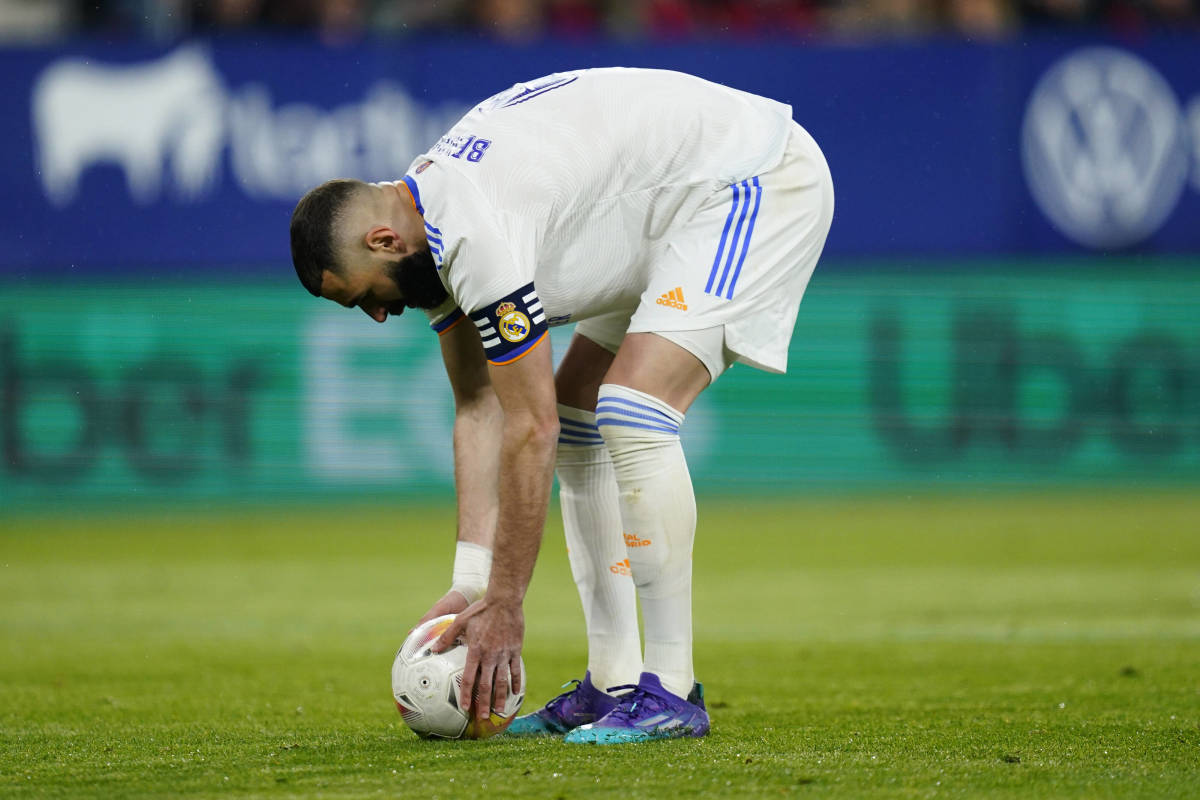 Karim Benzema pictured placing the ball for a penalty kick in Real Madrid's 3-1 win over Osasuna in April 2022