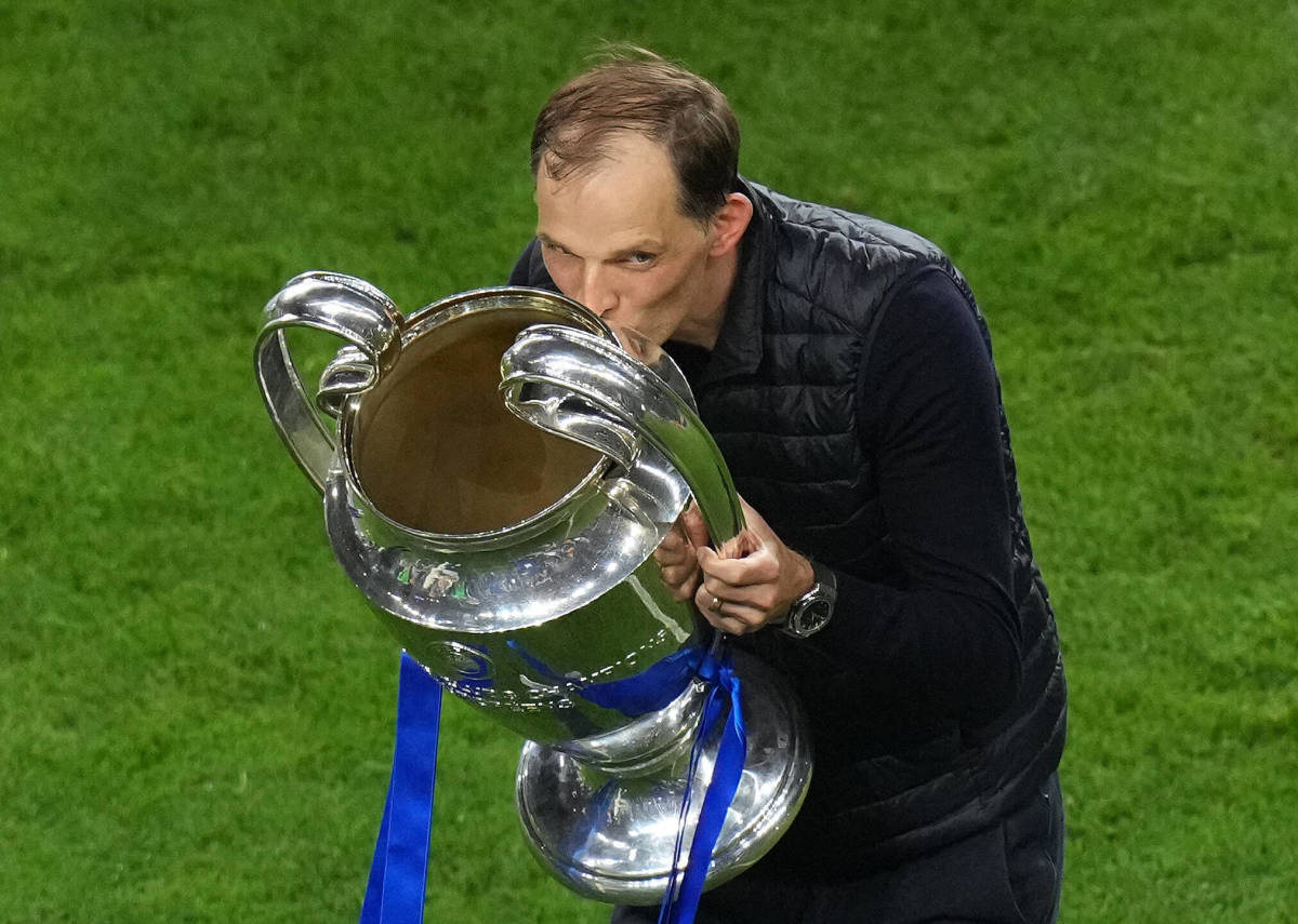 Thomas Tuchel kisses the Champions League trophy after his Chelsea side beat Manchester City 1-0 in the 2021 final