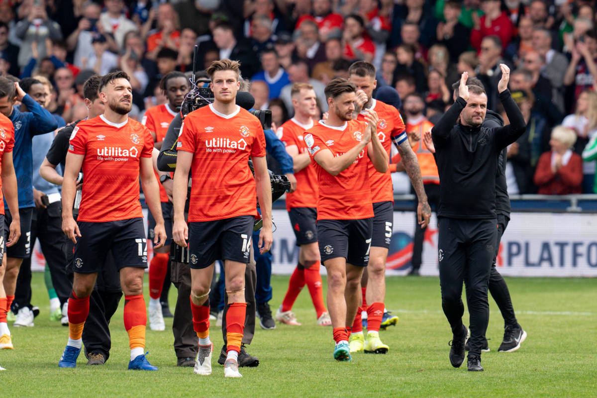 Luton Town's players applaud their home fans after ending the 2021/22 Championship season with a 1-0 win over Reading