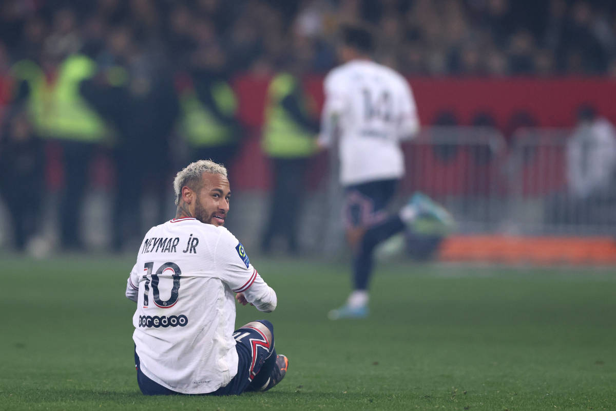 Neymar sits on the pitch during PSG's 1-0 loss at Nice