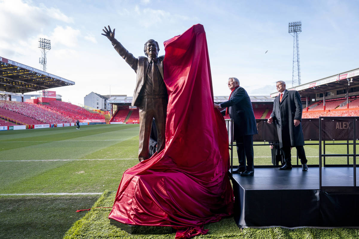 Sir Alex Ferguson unveils a statue of himself at Aberdeen Football Club