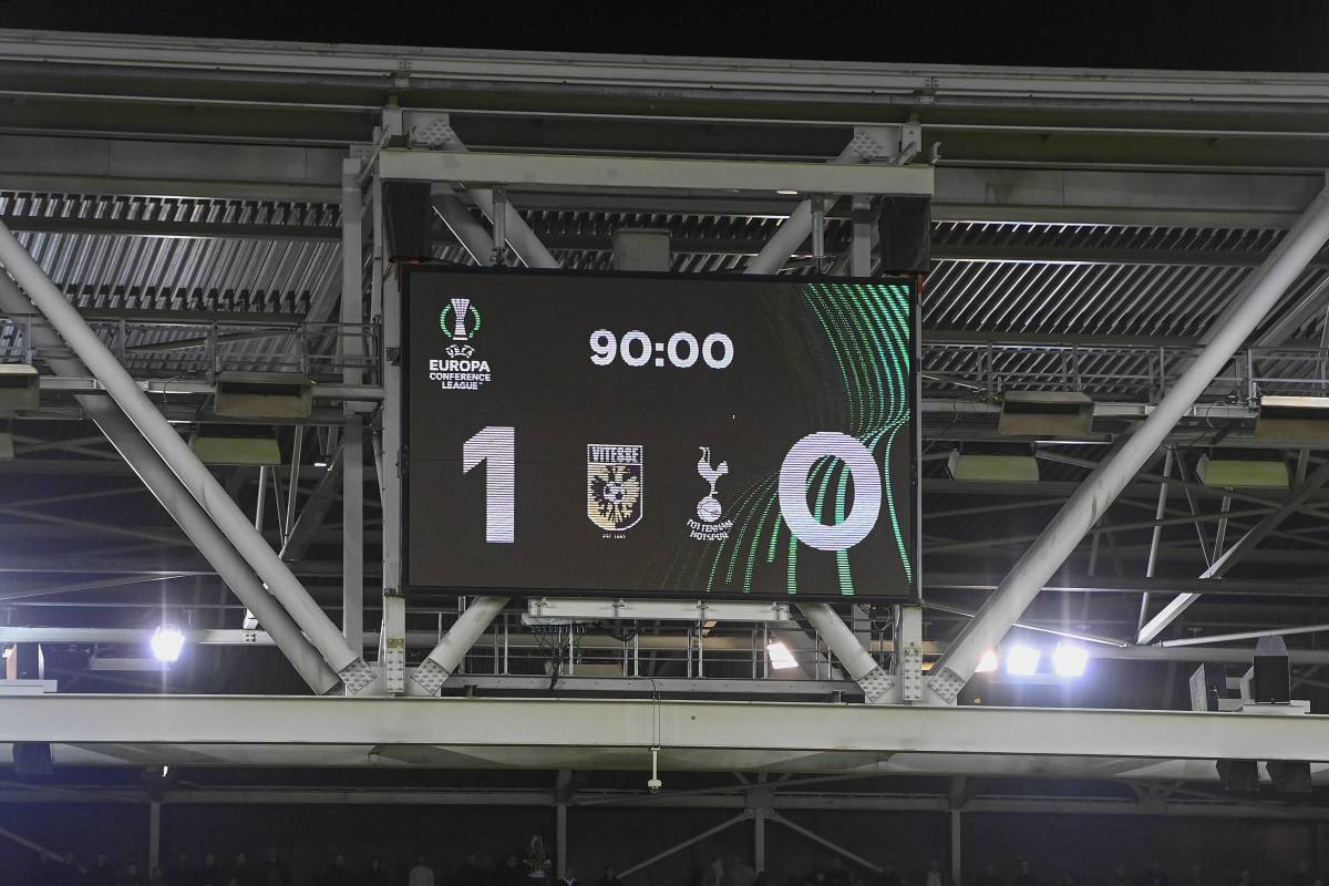 A scoreboard reads 'Vitesse 1, Tottenham 0' during the UEFA Europa Conference League group stage in 2021