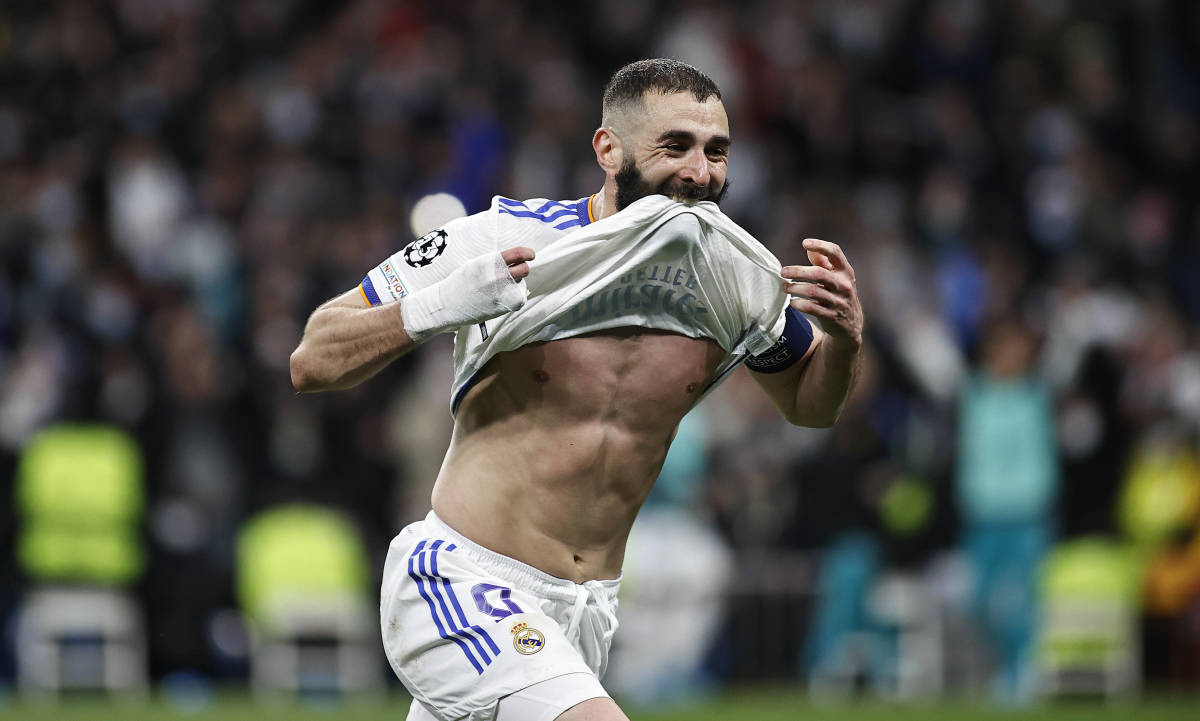 Karim Benzema celebrates by lifting his shirt after scoring for Real Madrid against PSG