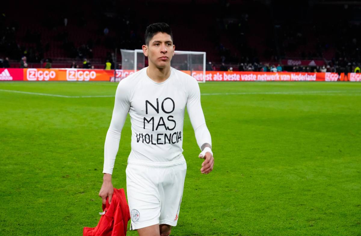 A day after shocking scenes at Queretaro vs Atlas, Ajax player Edson Alvarez wore a shirt with the message: "No more violence"