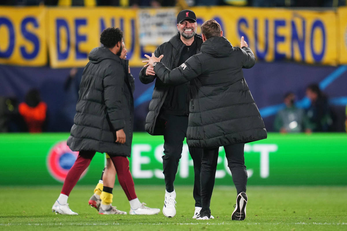 Jurgen Klopp (center) celebrates after his Liverpool side beat Villarreal 5-2 on aggregate to reach the 2022 Champions League final