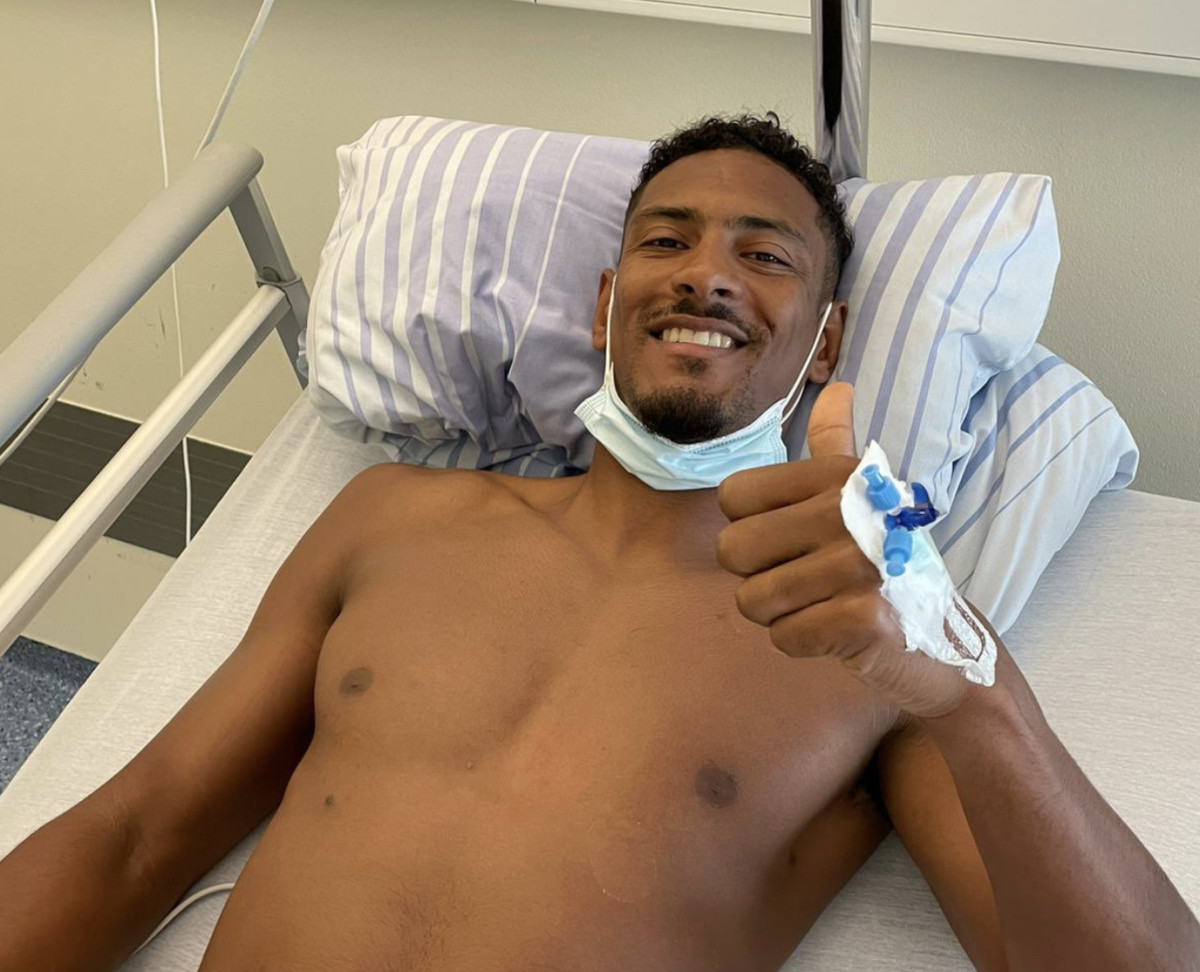 Sebastien Haller pictured in hospital in July 2022 after completing step 1 of his treatment for a testicular tumor.