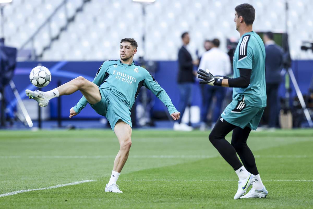 Federico Valverde (left) pictured training ahead of the 2022 Champions League final
