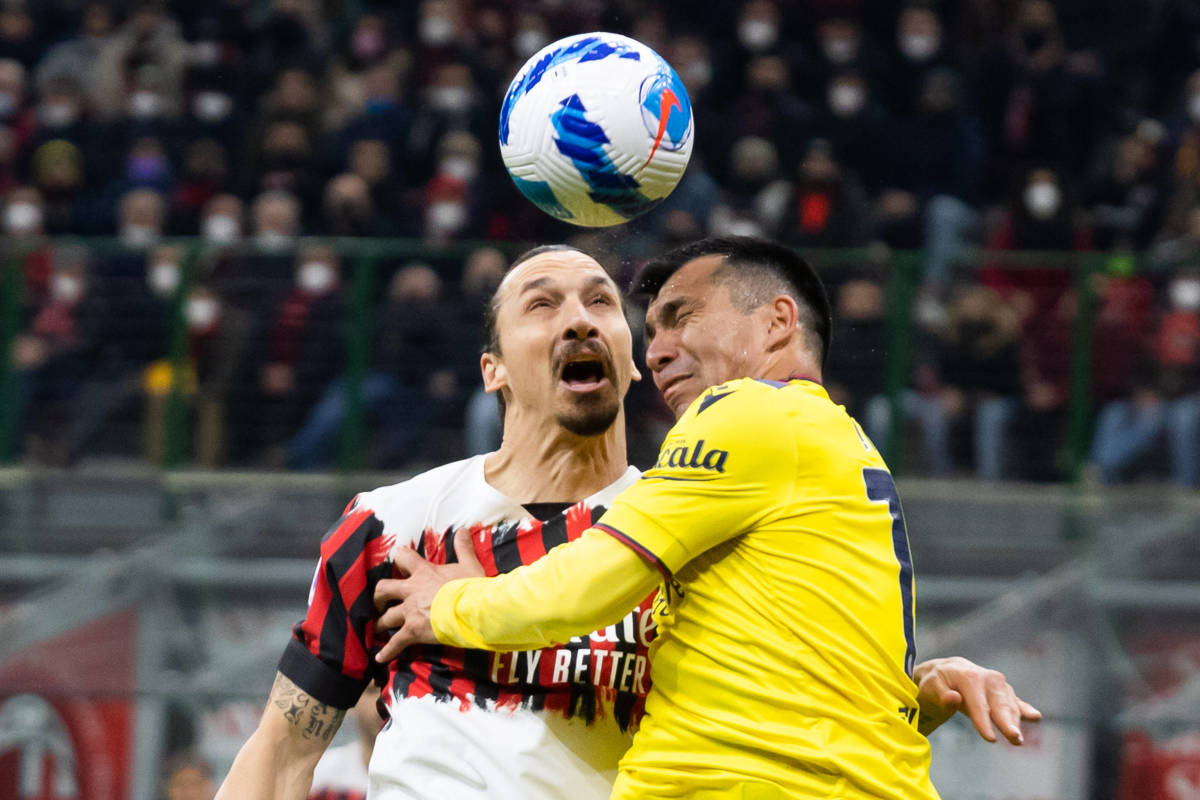 Zlatan Ibrahimovic and Gary Medel pictured challenging for the ball during AC Milan vs Bologna in April 2022
