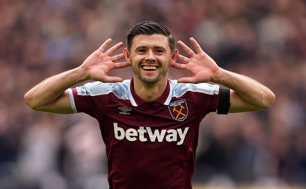 Aaron Cresswell puts his hands to his ears as he celebrates in front of Everton fans after scoring for West Ham in 2022