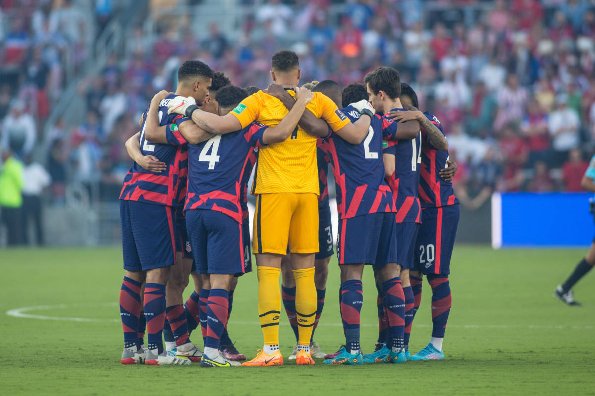 The USMNT pictured in a huddle ahead of their penultimate 2022 World Cup qualifier against Panama