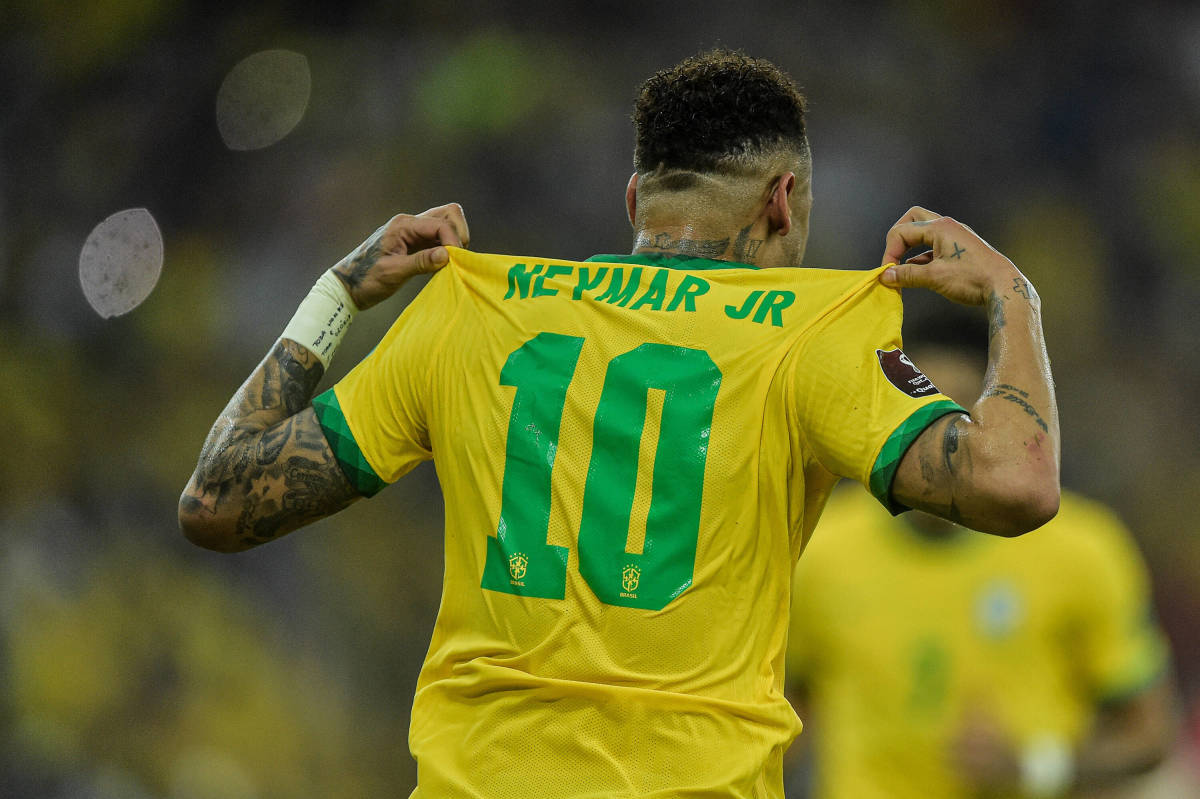 Neymar shows off the name on the back of his shirt after scoring for Brazil against Chile in March 2022