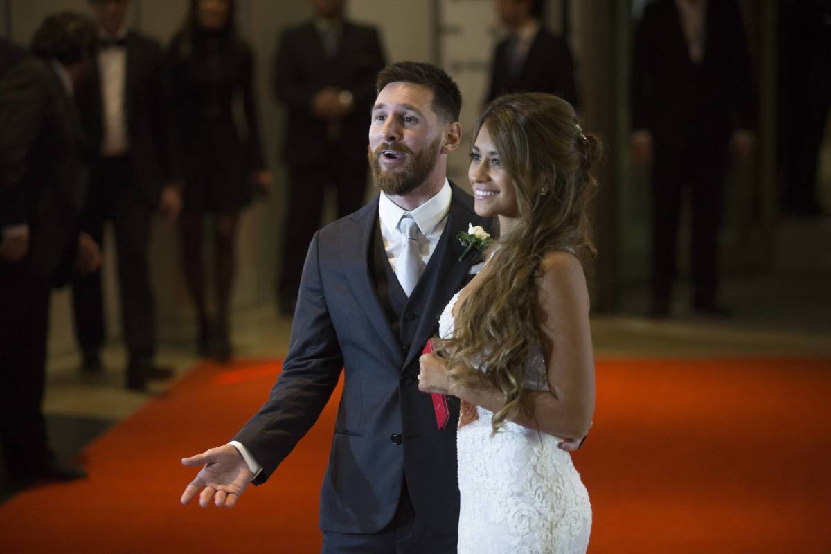 Lionel Messi pictured with wife Antonela Roccuzzo on their wedding day in 2017