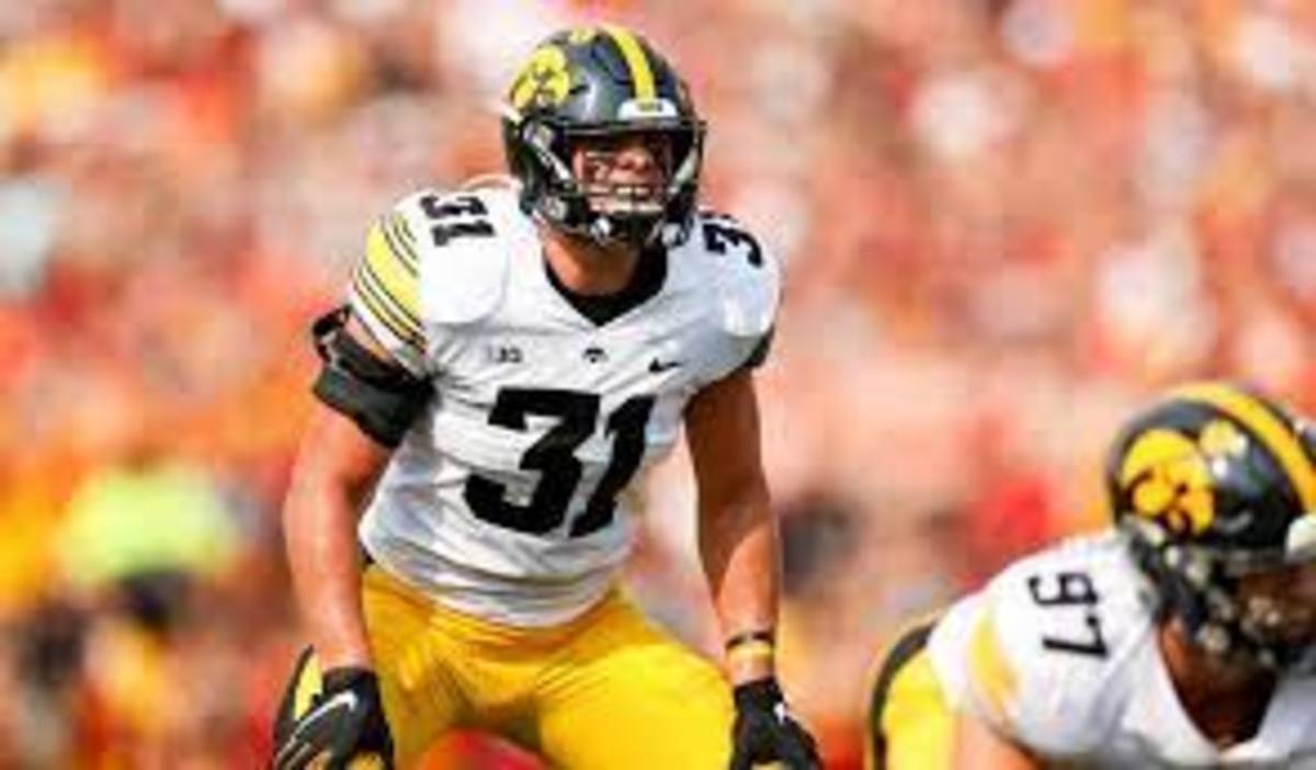 Iowa football's Jack Campbell picked by Detroit Lions in first round of NFL  Draft - The Daily Iowan
